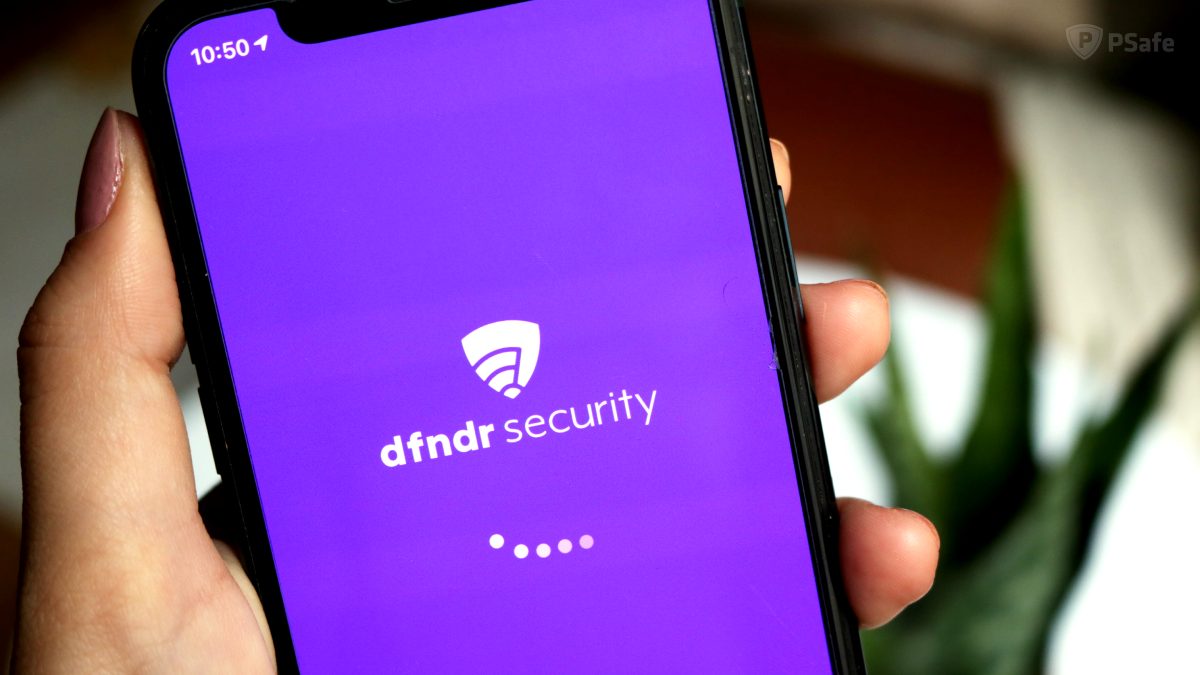 Tela de smartphone apresentando o dfndr security