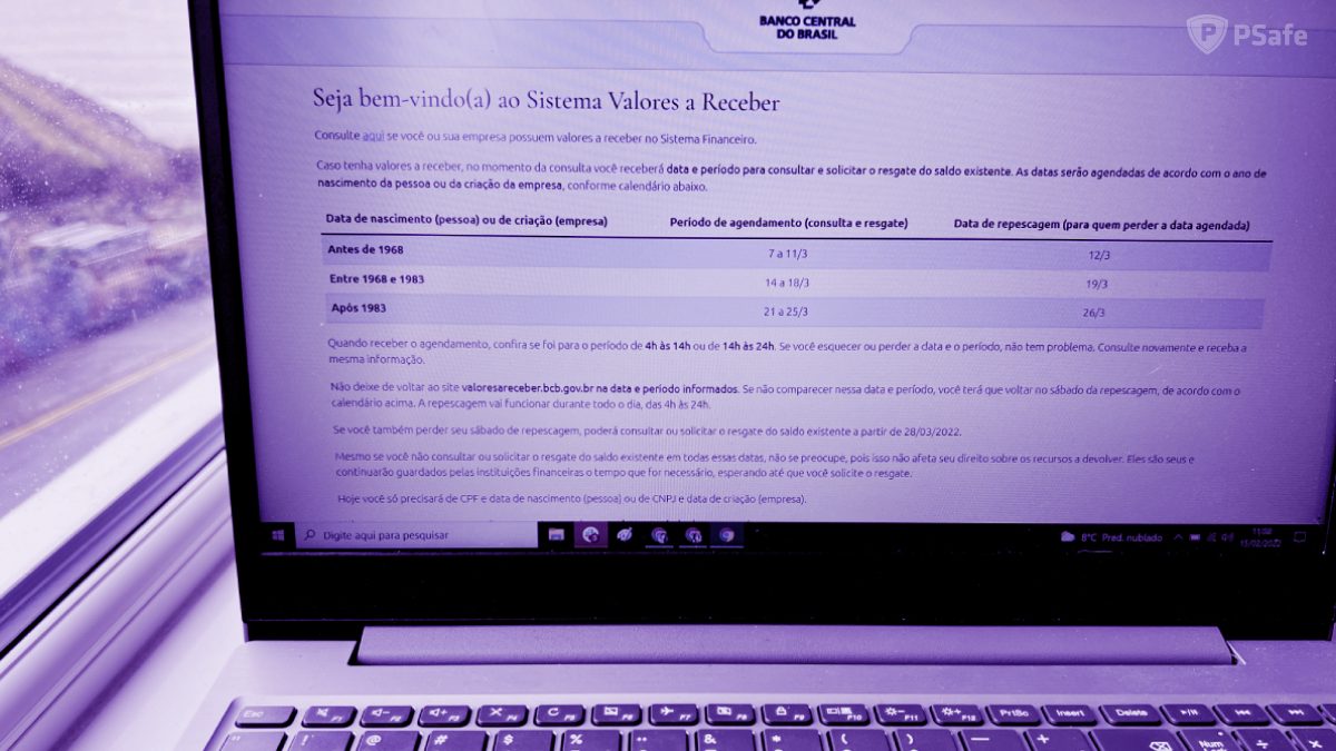 Imagem de um computador com o site do Banco Central - Valores a Receber aberto