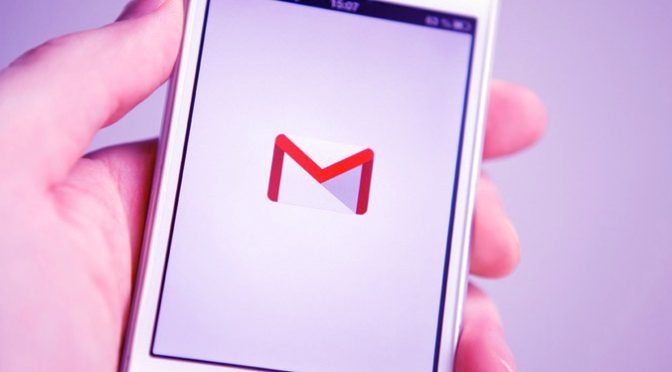 ícone gmail em tela de smartphone