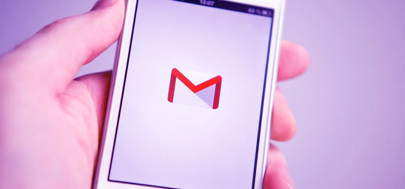 ícone gmail em tela de smartphone